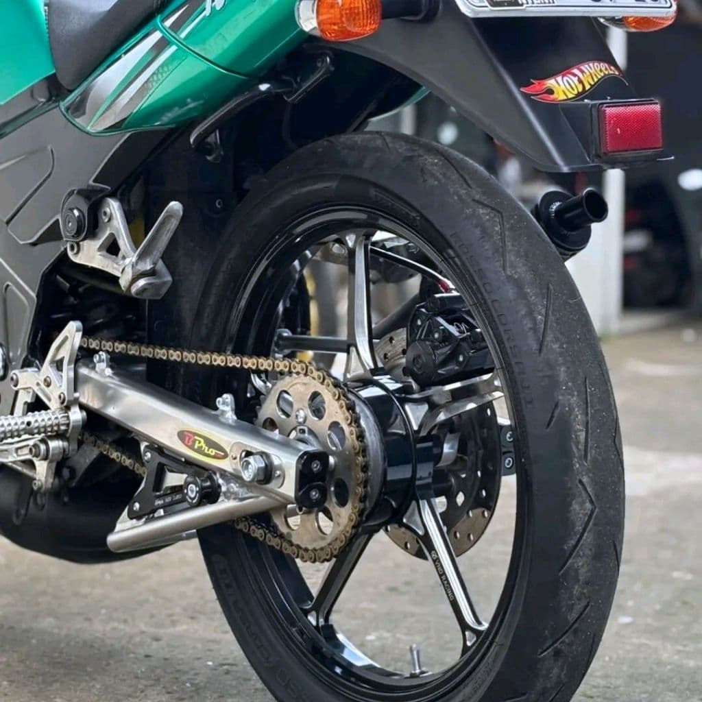 Manisan hitam,Ninja rr