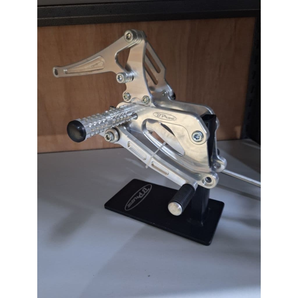 - yamaha R15 v3,silver